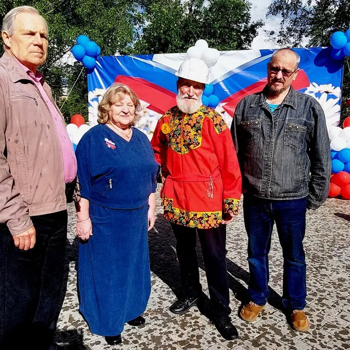 «Воспевая родину в стихах»: встреча с мысковскими поэтами на День Флага России