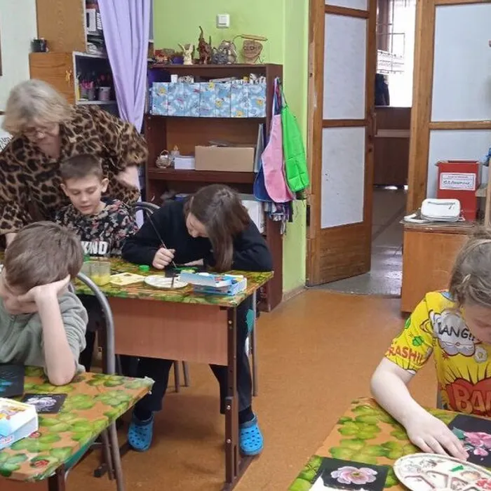 Участники арт‑студии «Просто интересно» освоили жостовскую роспись