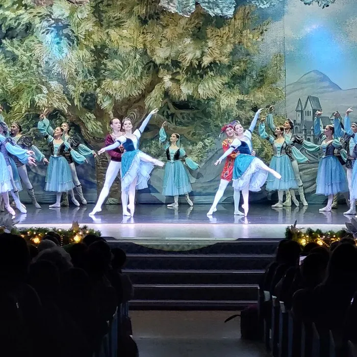 «Лебединое озеро»: волшебство оживает на сцене