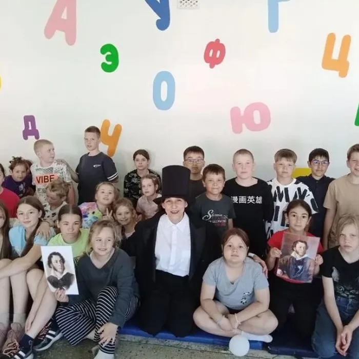 С любовью к Пушкину и русскому языку: праздничная встреча в школе № 12